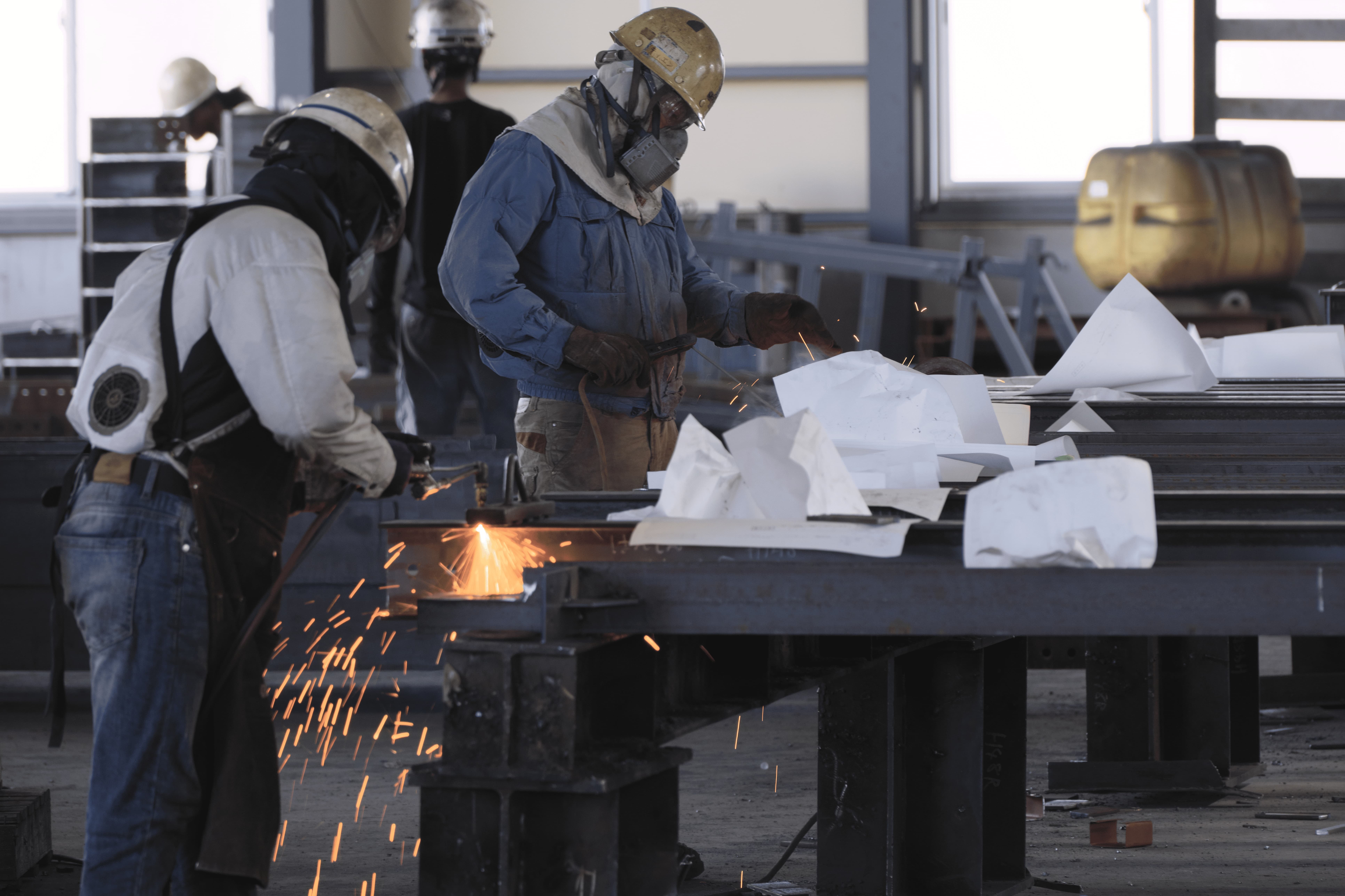 men_working